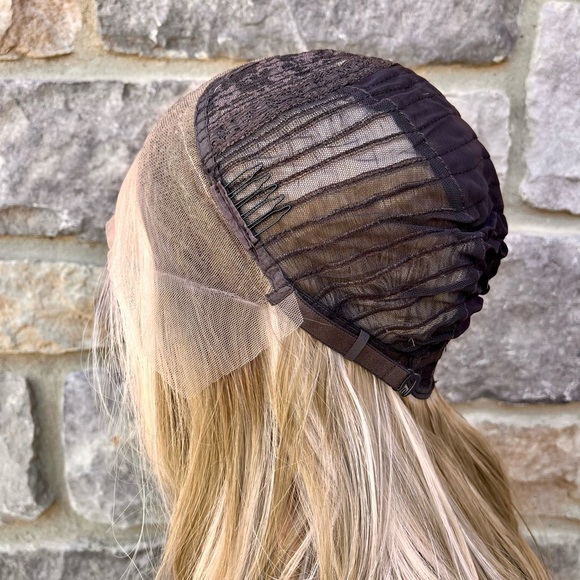 Gorgeous Premium Fiber Ombre Blonde Mix Wig with a Versatile 13x3 Lace Front - Picture 6 of 11